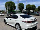 Toyota Camry 2018 года за 15 800 000 тг. в Алматы – фото 4