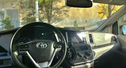 Toyota Sienna 2015 года за 11 000 000 тг. в Атырау – фото 2