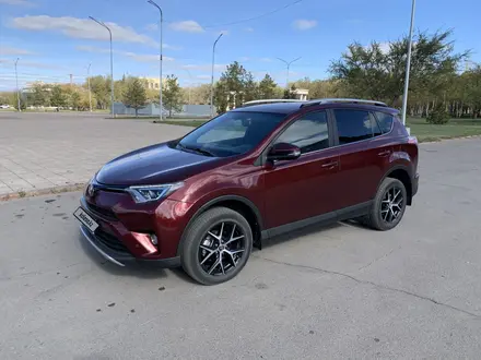 Toyota RAV4 2018 года за 12 700 000 тг. в Караганда
