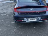 Hyundai Sonata 2021 года за 8 500 000 тг. в Актобе – фото 3