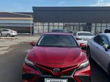 Toyota Camry 2022 года за 14 450 000 тг. в Тараз – фото 2