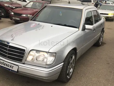 Mercedes-Benz E 220 1993 года за 3 700 000 тг. в Узынагаш – фото 8