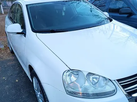 Volkswagen Jetta 2008 года за 3 900 000 тг. в Уральск – фото 2