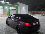 Hyundai Solaris 2013 года за 2 650 000 тг. в Актобе – фото 3