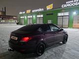 Hyundai Solaris 2013 года за 2 650 000 тг. в Актобе – фото 4