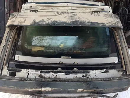Дверь багажника без стекла за 5 000 тг. в Алматы