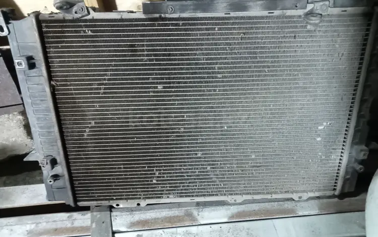 Радиатор охлаждения двигателя ауди а6 с 4 в хорошем состоянии оригинал за 15 000 тг. в Астана