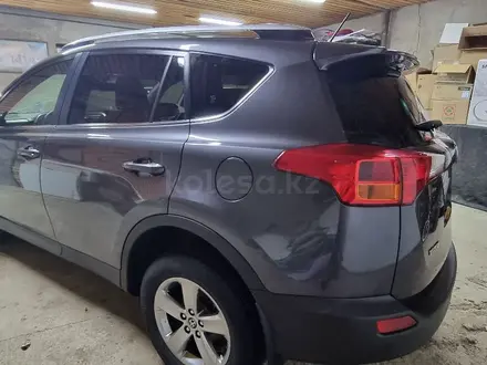 Toyota RAV4 2015 года за 10 200 000 тг. в Уральск – фото 3