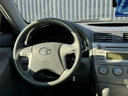 Toyota Camry 2011 года за 7 790 000 тг. в Актобе – фото 9