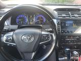 Toyota Camry 2015 года за 11 000 000 тг. в Экибастуз – фото 2