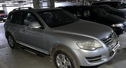 Volkswagen Touareg 2007 года за 7 243 379 тг. в Астана