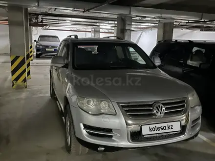 Volkswagen Touareg 2007 года за 7 500 000 тг. в Астана – фото 5