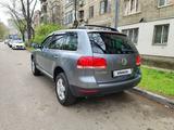 Volkswagen Touareg 2004 года за 5 300 000 тг. в Алматы – фото 3