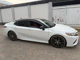 Toyota Camry 2018 года за 12 100 000 тг. в Алматы – фото 3