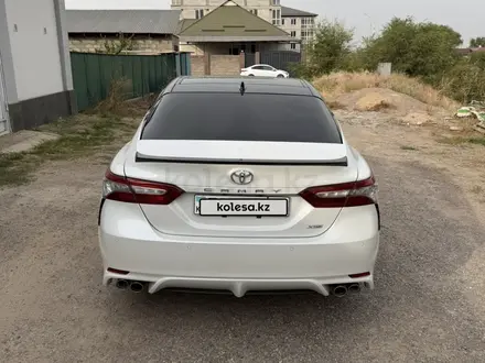 Toyota Camry 2018 года за 12 100 000 тг. в Алматы – фото 4