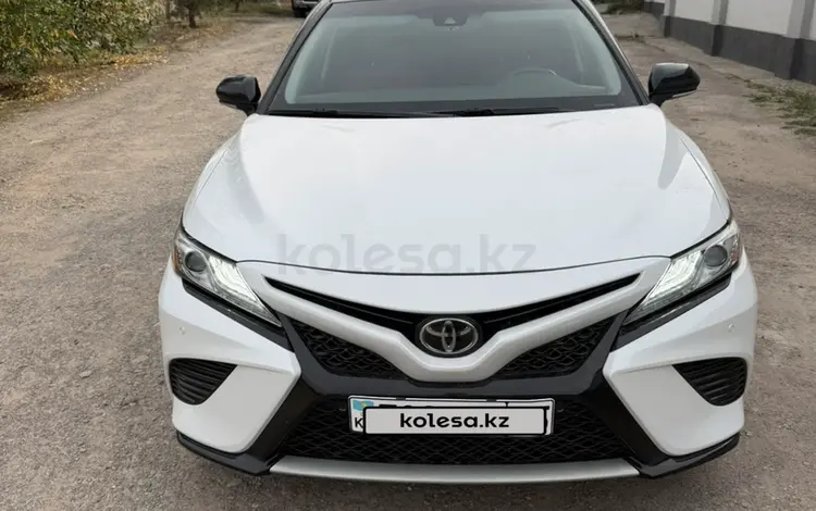 Toyota Camry 2018 года за 12 100 000 тг. в Алматы