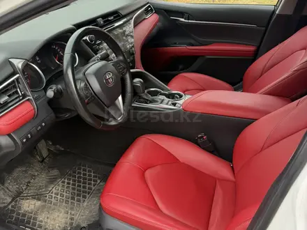 Toyota Camry 2018 года за 12 100 000 тг. в Алматы – фото 6