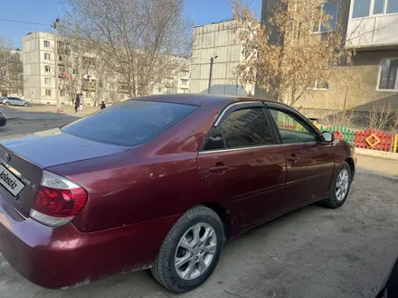 Toyota Camry 2004 года за 3 600 000 тг. в Семей – фото 2