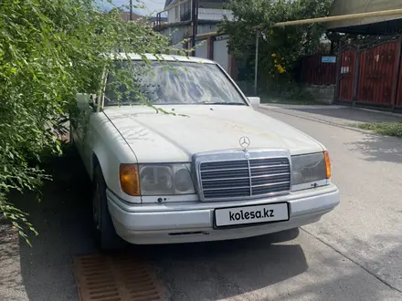 Mercedes-Benz E 220 1993 года за 1 300 000 тг. в Алматы – фото 3