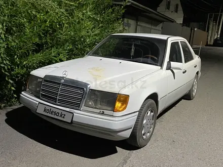 Mercedes-Benz E 220 1993 года за 1 300 000 тг. в Алматы – фото 2