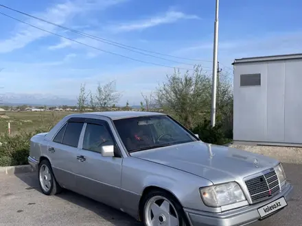 Mercedes-Benz E 220 1994 года за 1 550 000 тг. в Талдыкорган