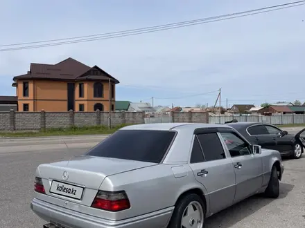 Mercedes-Benz E 220 1994 года за 1 550 000 тг. в Талдыкорган – фото 3