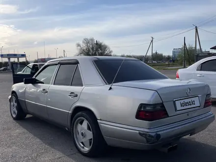 Mercedes-Benz E 220 1994 года за 1 550 000 тг. в Талдыкорган – фото 4