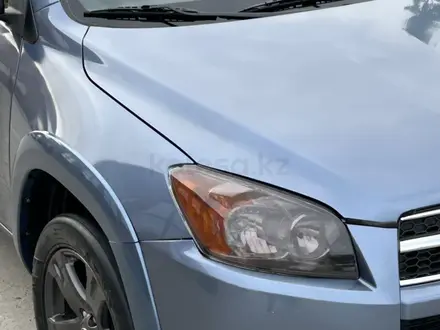 Toyota RAV4 2012 года за 7 500 000 тг. в Актау – фото 3