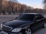 Mercedes-Benz S 320 2000 годаfor2 600 000 тг. в Караганда