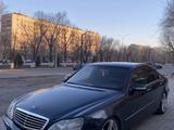 Mercedes-Benz S 320 2000 годаfor2 600 000 тг. в Караганда – фото 4