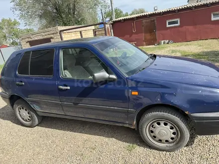 Volkswagen Golf 1995 года за 1 500 000 тг. в Актобе – фото 2