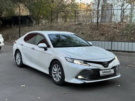 Toyota Camry 2020 года за 13 500 000 тг. в Алматы – фото 4