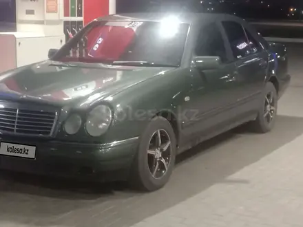 Mercedes-Benz E 200 1997 года за 2 350 000 тг. в Караганда – фото 3