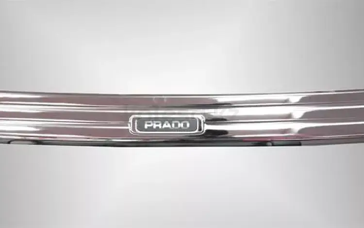 Хромированная накладка на задний бампер для Toyota Prado 120 за 33 000 тг. в Алматы