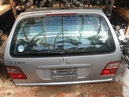 Крышка багажника Mercede-Benz W210 E-class (Универсал) за 60 000 тг. в Астана