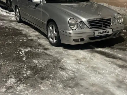 Mercedes-Benz E 320 2001 года за 6 000 000 тг. в Шымкент – фото 2