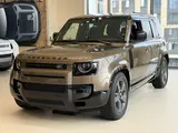 Land Rover Defender X-Dynamic SE 2025 года за 81 056 000 тг. в Алматы