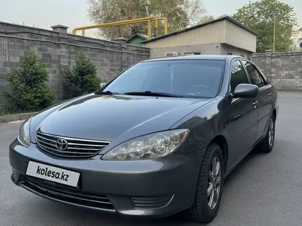 Toyota Camry 2005 года за 6 100 000 тг. в Алматы – фото 2