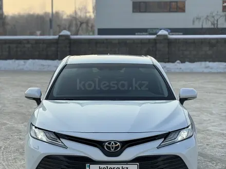 Toyota Camry 2020 года за 13 300 000 тг. в Алматы – фото 6