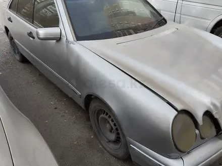 Mercedes-Benz E 200 1996 года за 1 700 000 тг. в Караганда – фото 2