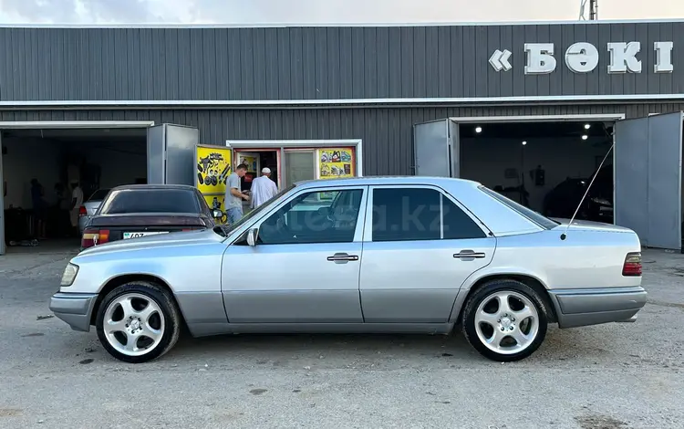 Mercedes-Benz E 220 1995 года за 2 600 000 тг. в Шымкент