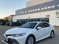 Toyota Camry 2021 года за 14 700 000 тг. в Актобе