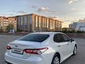Toyota Camry 2021 года за 14 700 000 тг. в Актобе – фото 12