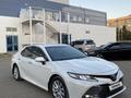 Toyota Camry 2021 года за 14 700 000 тг. в Актобе – фото 3