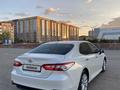 Toyota Camry 2021 года за 14 700 000 тг. в Актобе – фото 5
