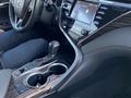 Toyota Camry 2021 года за 14 700 000 тг. в Актобе – фото 7