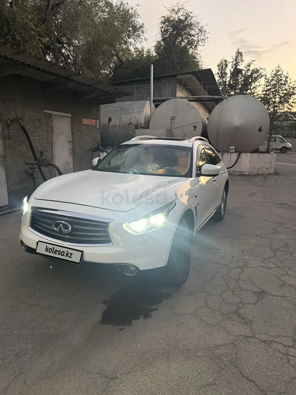 Infiniti QX70, 2014