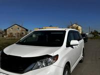 Toyota Sienna 2012 годаfor11 800 000 тг. в Астана