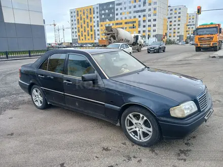 Mercedes-Benz C 180 1994 года за 2 250 000 тг. в Астана – фото 3