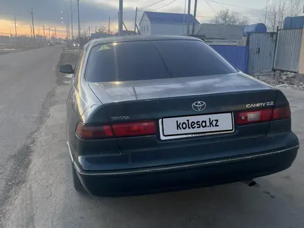 Toyota Camry 1997 года за 2 500 000 тг. в Атырау – фото 5